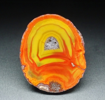 Chinese Fighting Blood Agate from Traditional Mine, Hebei Province, China [db_pics/pics/TAT01-image.JPG]