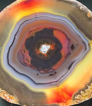 Chinese Fighting Blood Agate from Traditional Mine, Hebei Province, China [db_pics/pics/TAT04-image3.JPG]