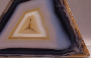 Polyhedroid Agate from Paraiba, Brazil [db_pics/pics/b_DSC06101.jpg]